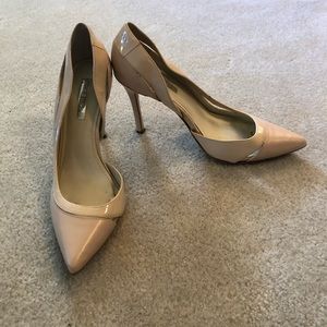 Nude pumps